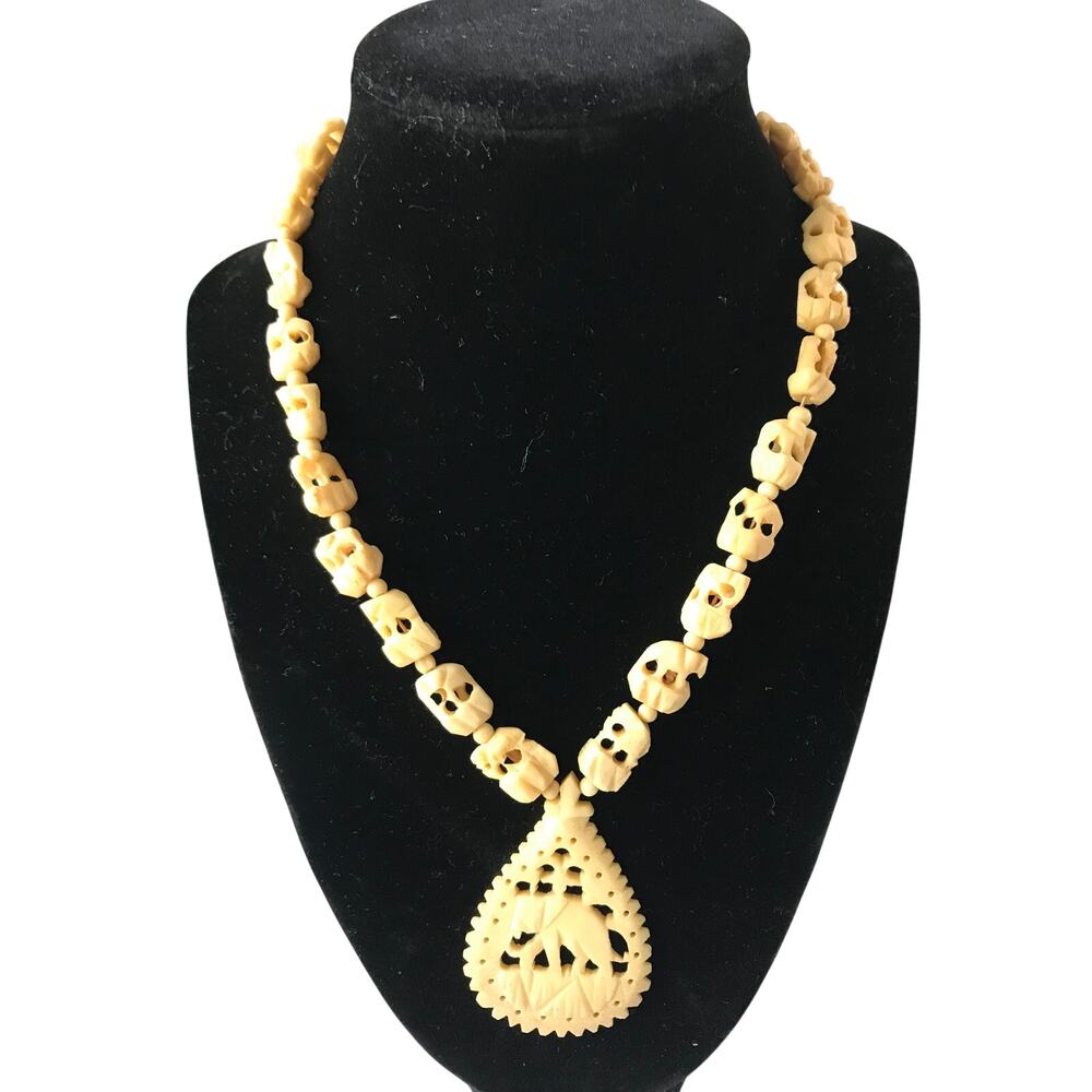 Vintage Carved Bone Elephant Necklace With Bone Barrel Twist Closure 16 Inches